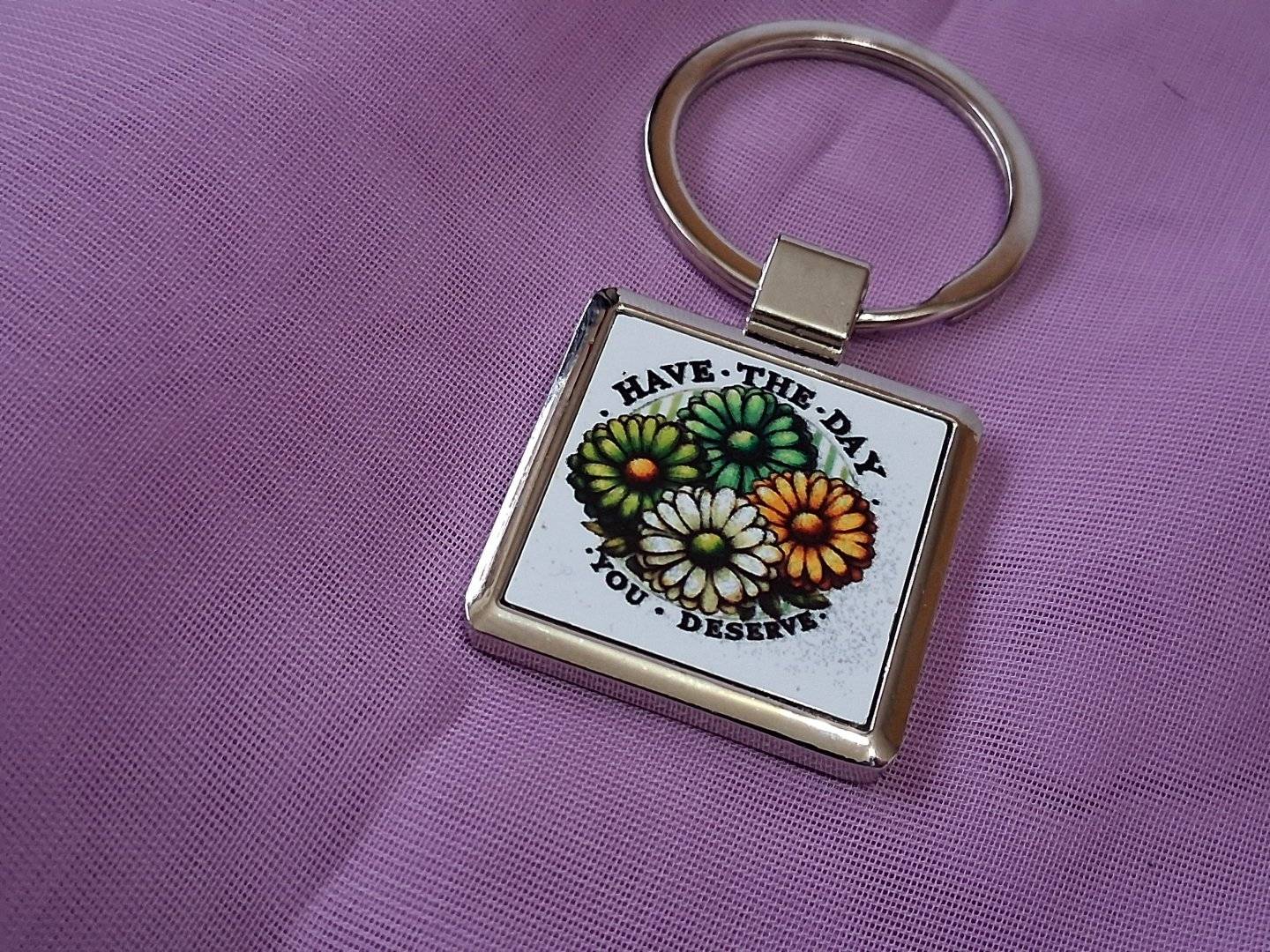 Breloc metalic personalizat patrat „Have a good day...”