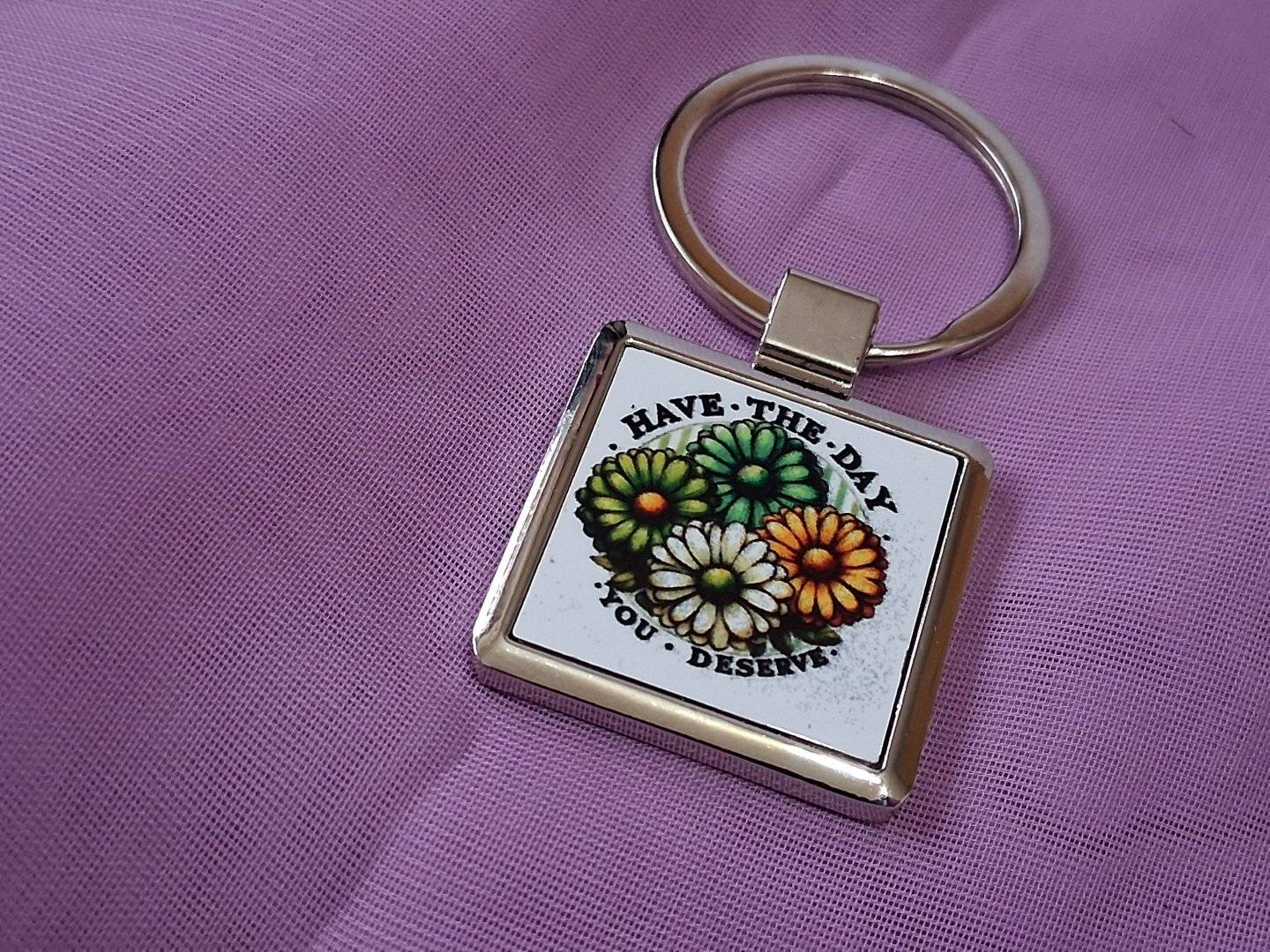 Breloc metalic personalizat patrat „Logo...”