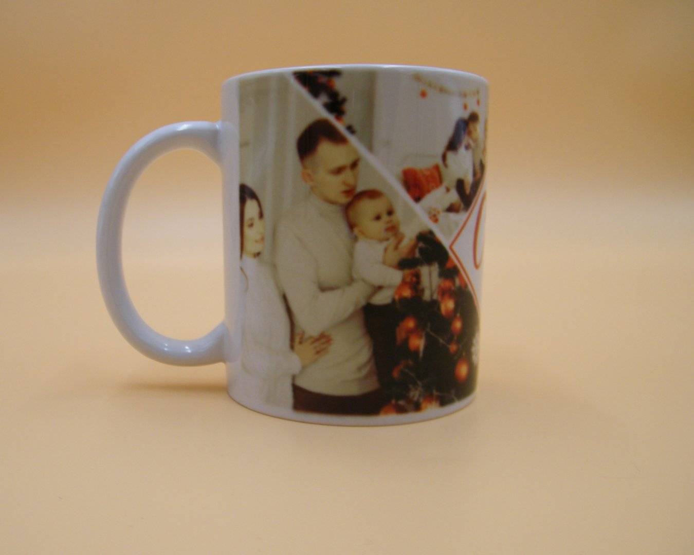Cana personalizata model abstract cu 4 poze si mesaj „Craciun in Familie”