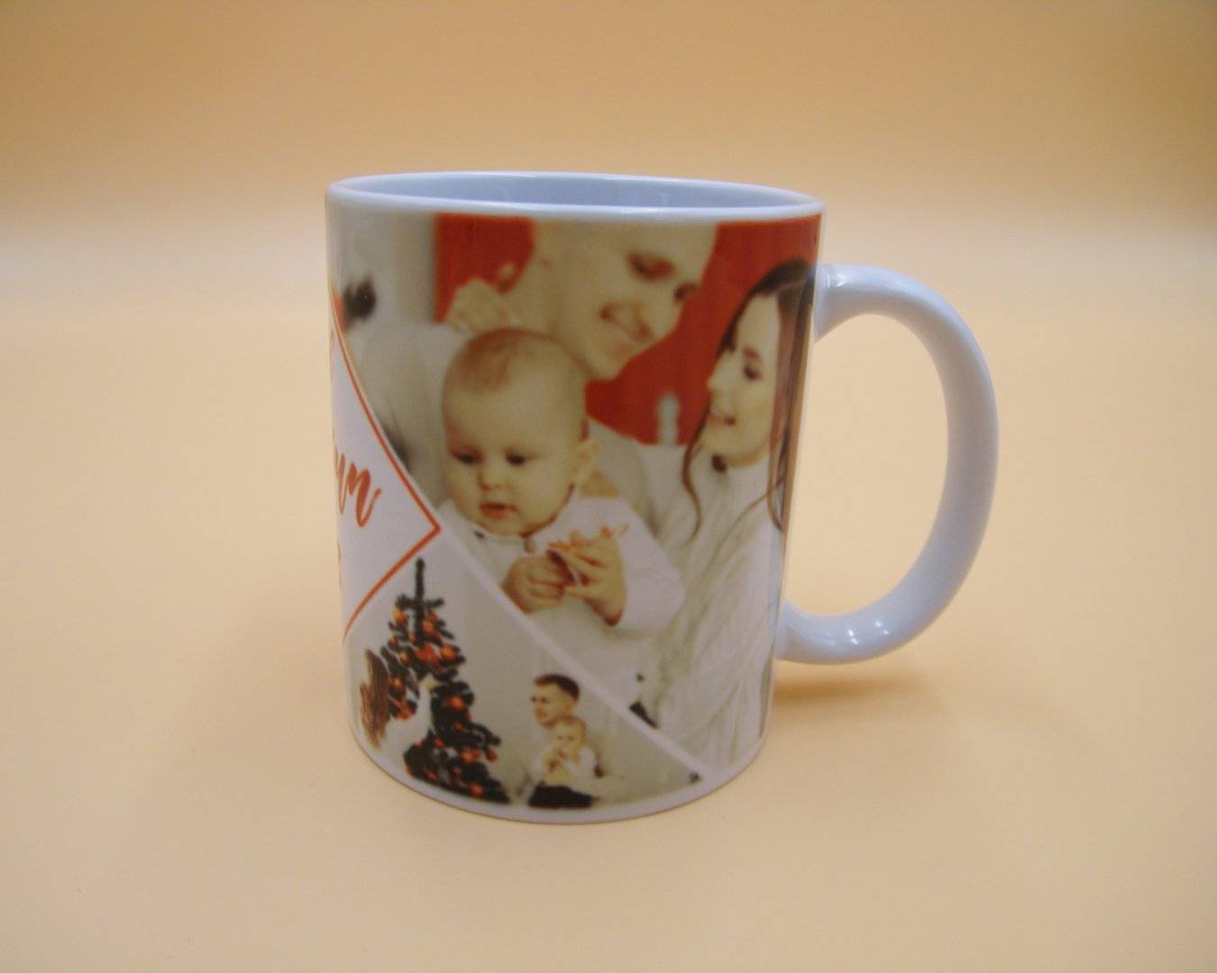 Cana personalizata model abstract cu 4 poze si mesaj „Craciun in Familie”