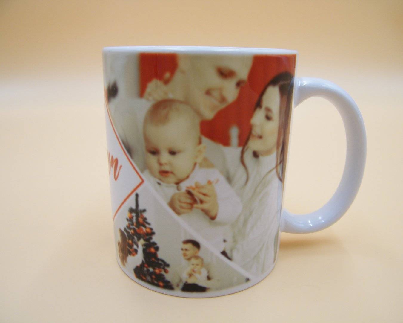 Cana personalizata model abstract cu 4 poze si mesaj „Craciun in Familie”