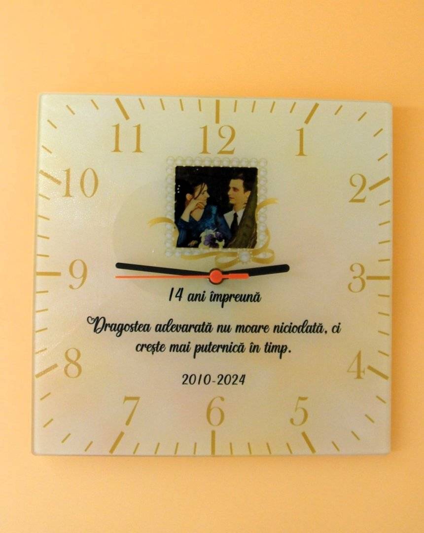 Ceas de perete 30 x 30 cm patrat personalizat cu poza si mesaj „Aniversare Casatorie”