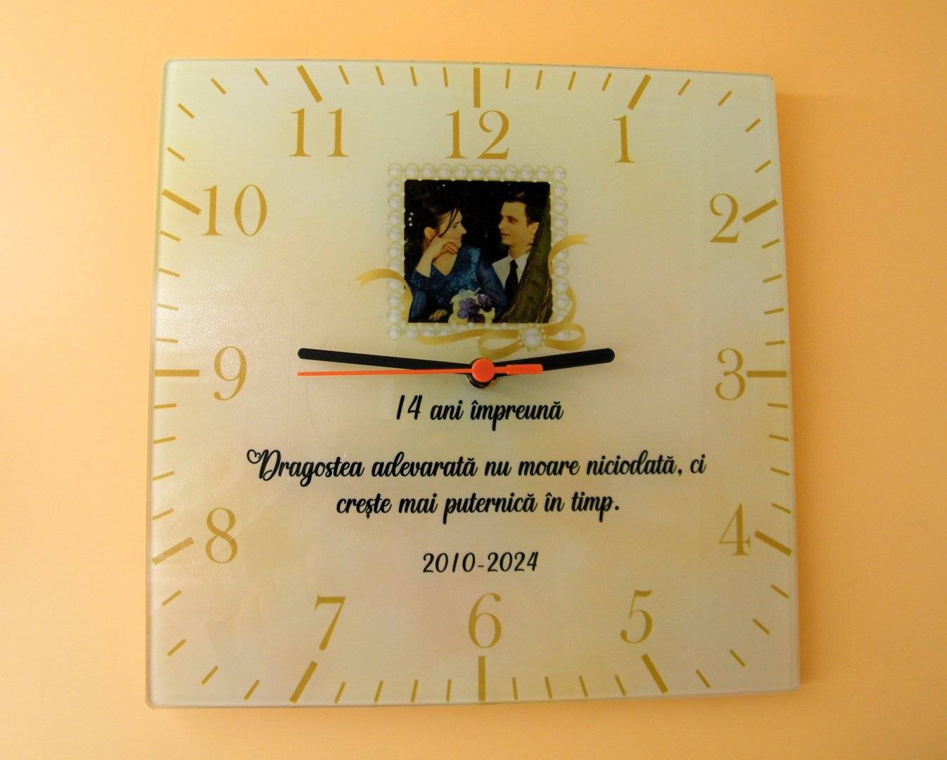 Ceas de perete 30 x 30 cm patrat personalizat cu poza si mesaj „Aniversare Casatorie”