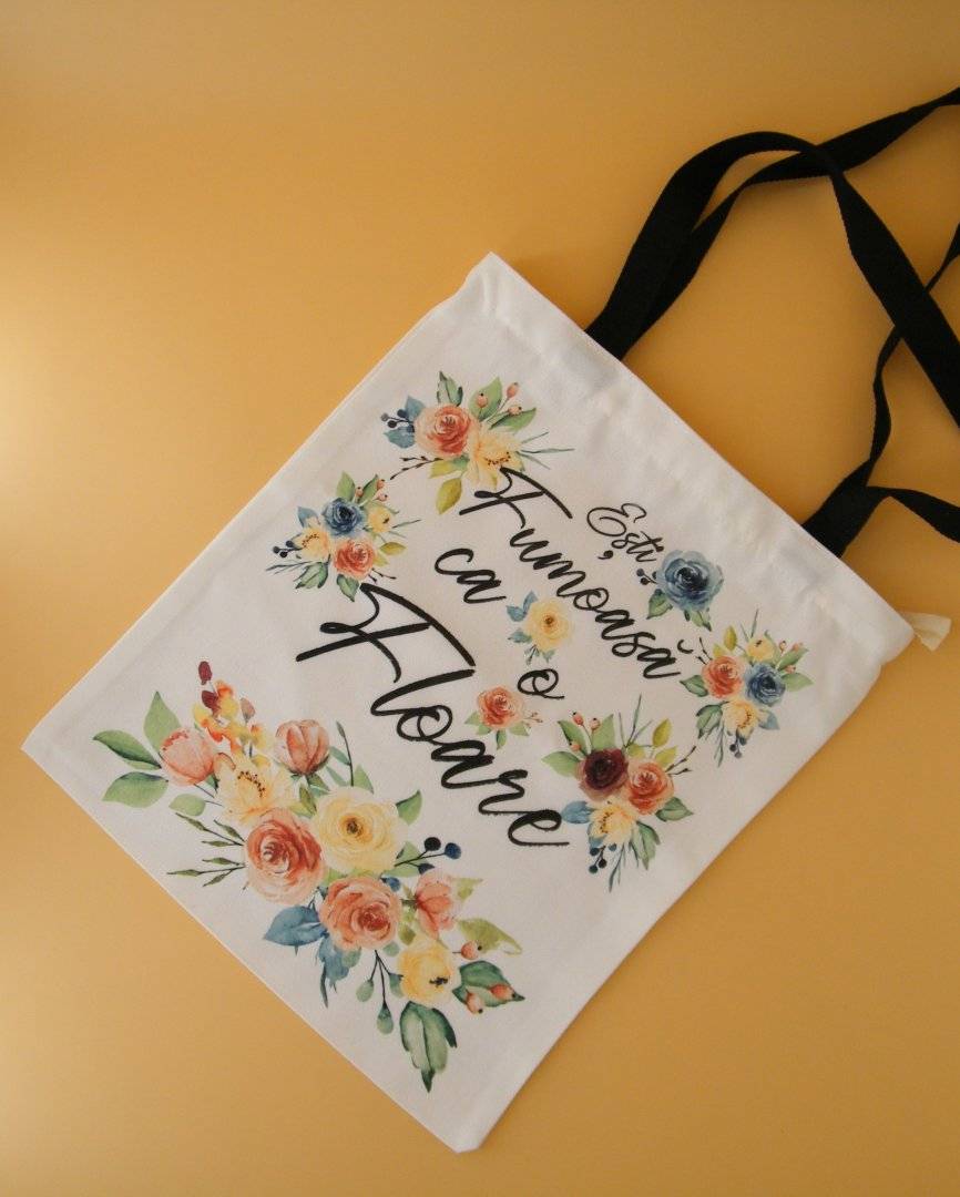 Geanta personalizata material canvas cu fermoar si bretele lungi negre „Flori”