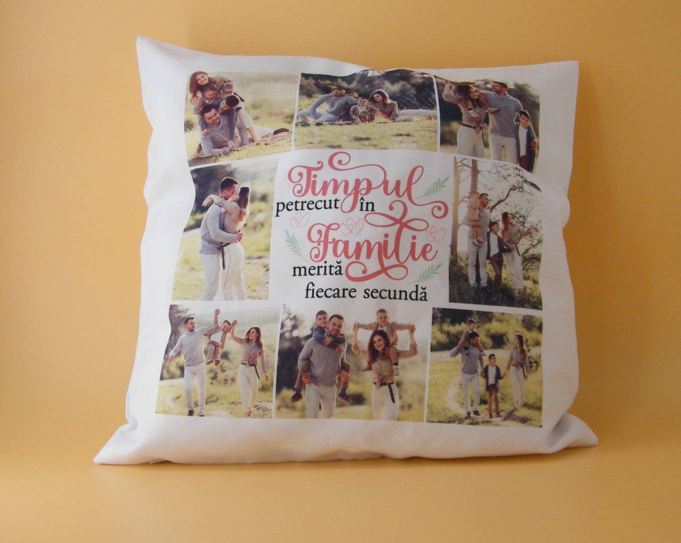 Perna decorativa personalizata cu mesaj si poze „Timpul petrecut in Familie...”