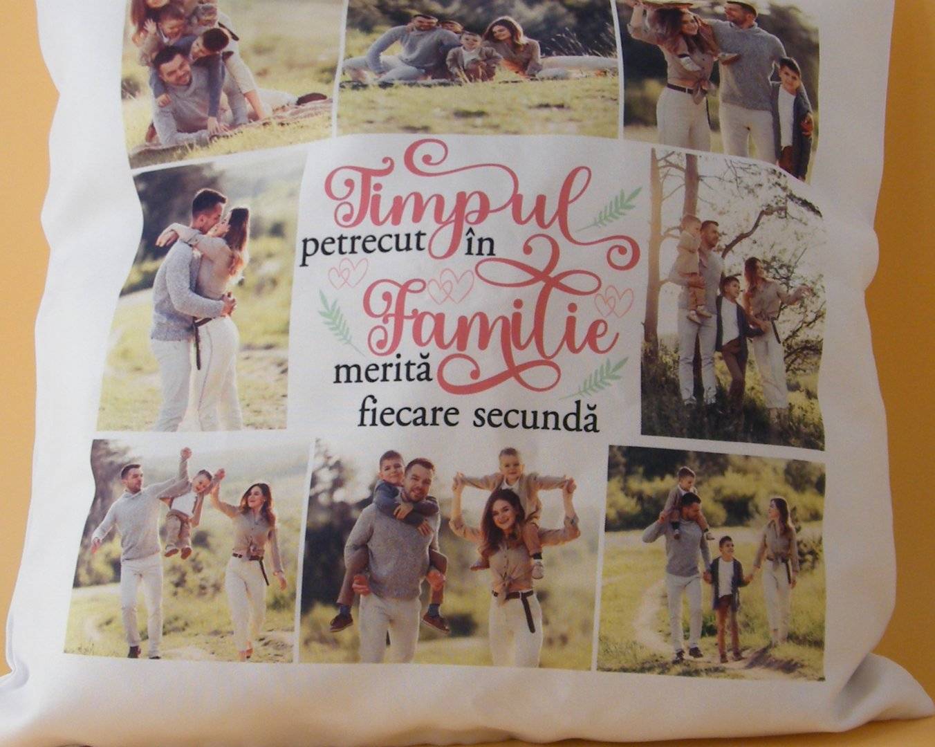 Perna decorativa personalizata cu mesaj si poze „Timpul petrecut in Familie...”