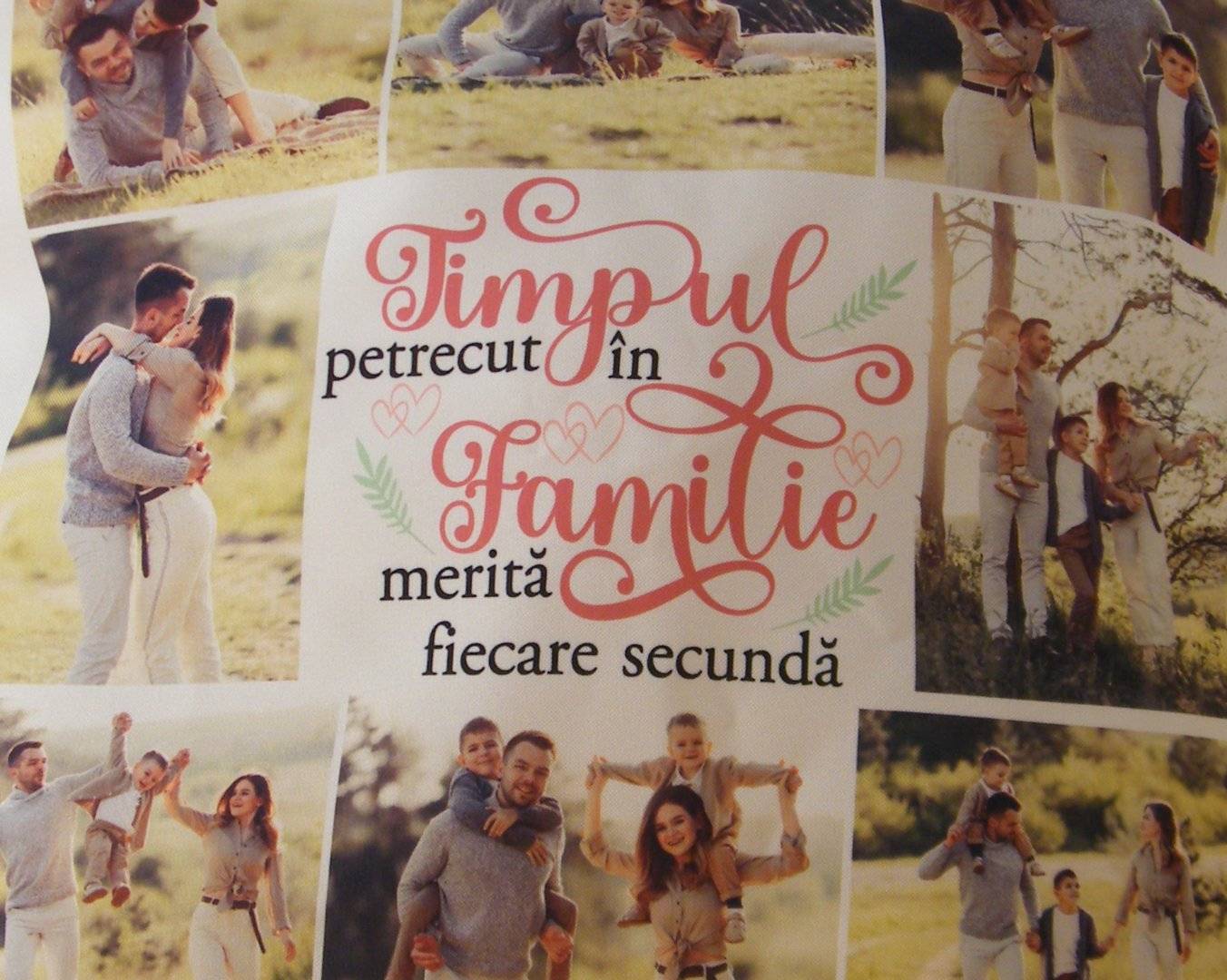 Perna decorativa personalizata cu mesaj si poze „Timpul petrecut in Familie...”