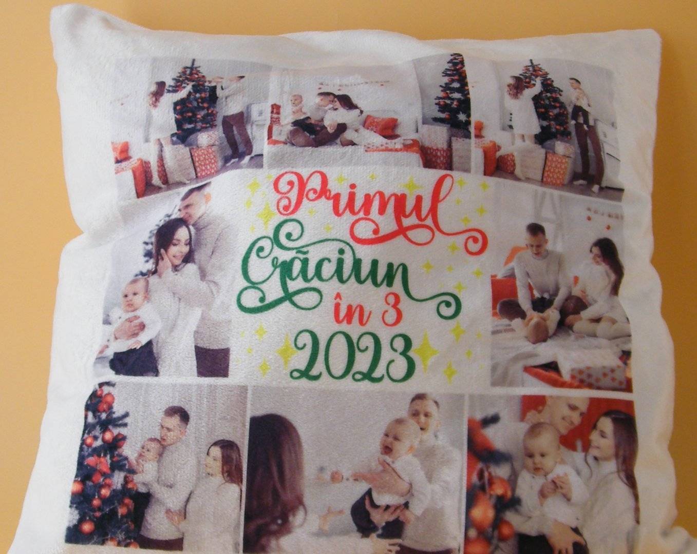 Perna Decorativa Pufoasa Personalizata „Primul Craciun...”