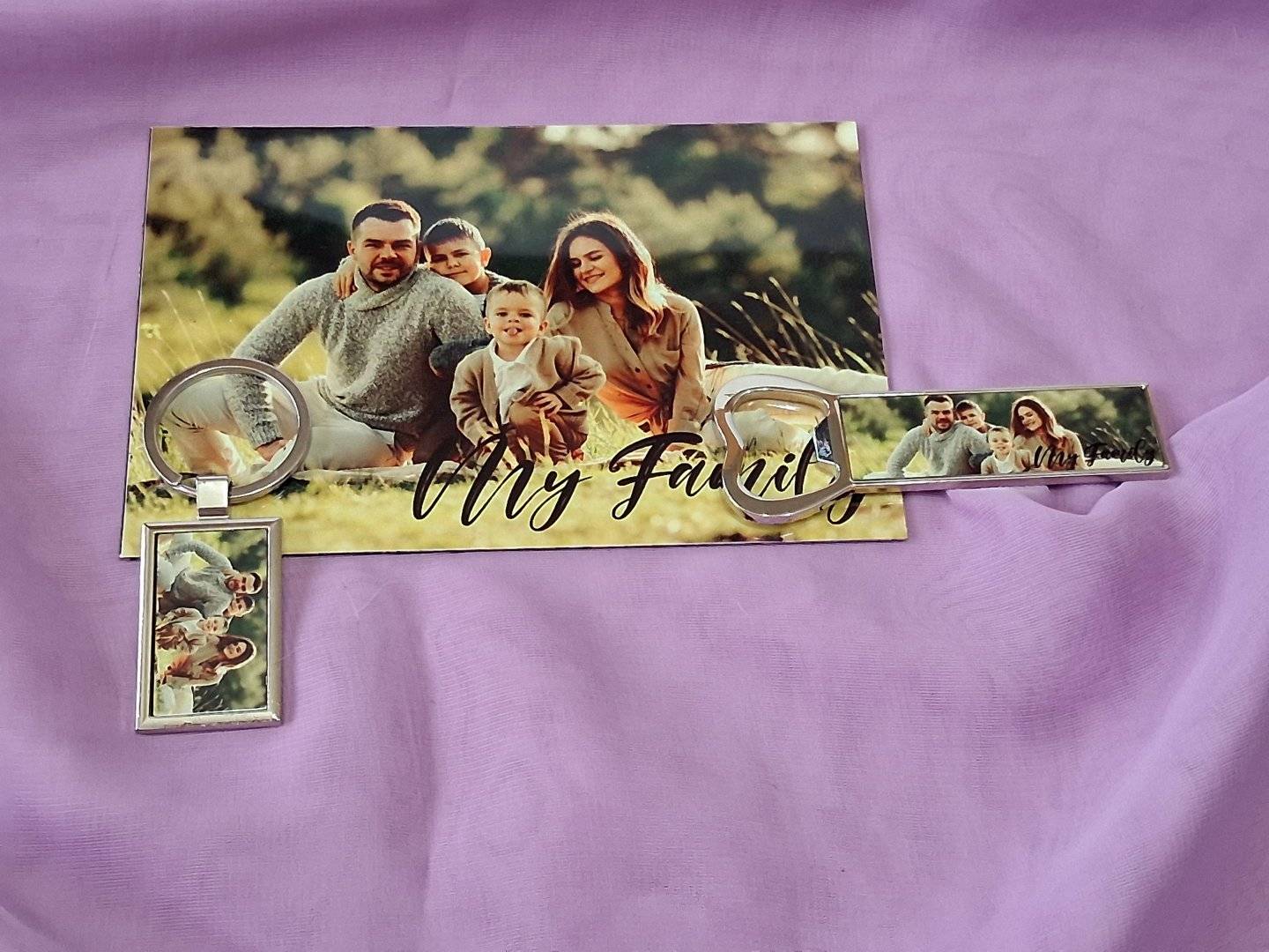 Set cadou personalizat: magnet, deschizator de sticle și breloc metalic