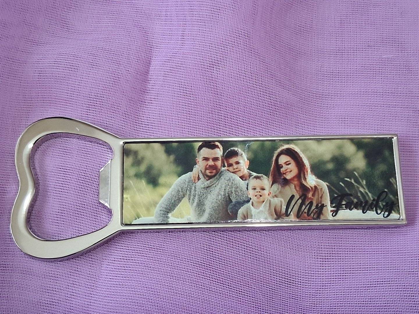 Set cadou personalizat: magnet, deschizator de sticle și breloc metalic