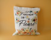 Geanta personalizata material canvas cu fermoar si bretele lungi negre „Esti frumoasa...”