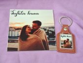 Set Cadou Personalizat: Magnet din Aluminiu si Breloc din Piele cu Pandantiv
